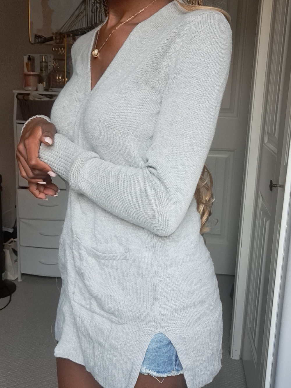 Light Gray V-Neck Knit Cardigan with Pocket